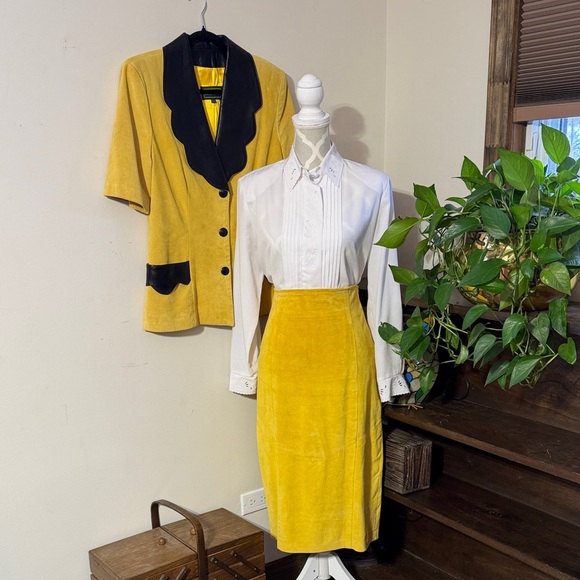 Vintage Dresses & Skirts - Vintage “Danier Leather” Skirt / Blazer Set